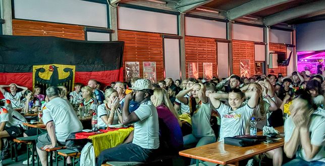 Im Böblinger Bootshaus war die Enttäuschung nach dem verlorenem Elfmeterschießen der deutschen Mannschaft gegen Paraguay mit Händen zu greifen.